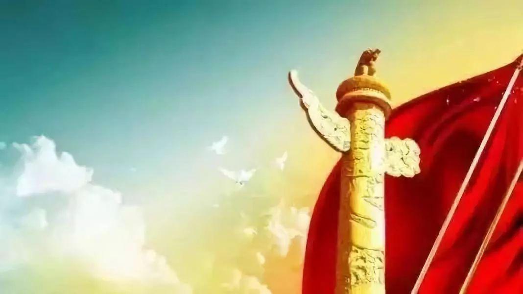 沙滩游玩的女孩们